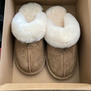 Bearpaw women’s size 7 slippers